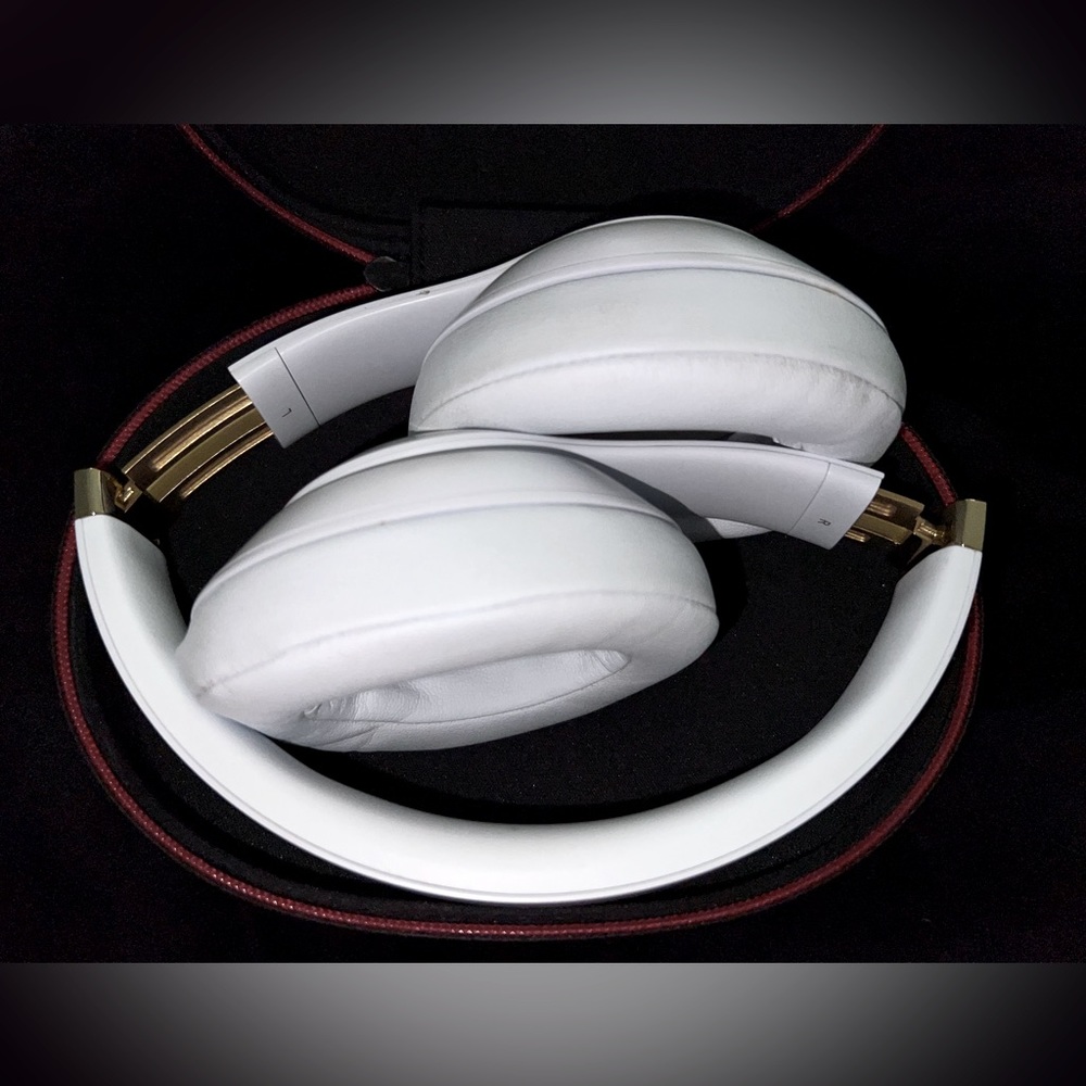 Beats Studio3 Wireless Noise Cancelling Over-Ear Headphones